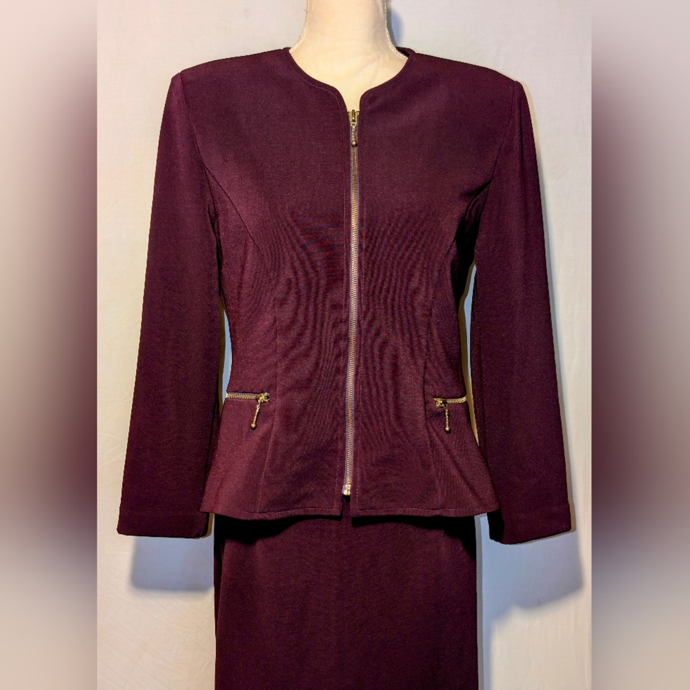 Women's Jessica Howard 2 pc skirt and jacket suit. Burgundy. Sz. 10. Like New - Picture 2 of 8